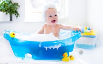 Bebeklerin hassas cilt yapısı ve gelişim süreci dikkate alındığında, banyo sırasında kullanılan ürünlerin güvenliği büyük önem taşıyor. Uzmanlar, bebek banyo ürünleri seçiminde yalnızca kullanım kolaylığına değil, ürünlerin üretildiği malzeme, güvenlik standartları ve sağlık açısından uygunluğuna da dikkat edilmesi gerektiğini belirtiyor. Son yıllarda ebeveynlerin bilinçlenmesiyle birlikte güvenilir ve kaliteli ürünlere olan talep artarken, üreticiler de uluslararası standartlara uygun çözümler geliştirmeye devam ediyor. Konulu bir haber görseli.