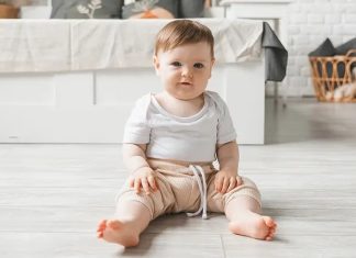 Bebeklerin sağlıklı büyüme ve gelişme sürecinde dengeli beslenme büyük önem taşır. Özellikle ek gıdaya geçiş döneminden itibaren bebeğin ihtiyaç duyduğu besin öğelerinin doğru şekilde karşılanması gerekir. Bu süreçte lifli gıdalar, sindirim sisteminin desteklenmesi ve sağlıklı beslenme alışkanlıklarının kazanılması açısından önemli bir yere sahiptir. Doğru miktarda tüketilen besin lifi, bebeğin bağırsak düzeninin korunmasına yardımcı olurken uzun vadede sağlıklı beslenme alışkanlıklarının temelini oluşturabilir. Konulu bir haber görseli.