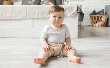 Bebek Beslenmesinde Lifli Gıdaların Faydaları Bebeklerin sağlıklı büyüme ve gelişme sürecinde dengeli beslenme büyük önem taşır. Özellikle ek gıdaya geçiş döneminden itibaren bebeğin ihtiyaç duyduğu besin öğelerinin doğru şekilde karşılanması gerekir. Bu süreçte lifli gıdalar, sindirim sisteminin desteklenmesi ve sağlıklı beslenme alışkanlıklarının kazanılması açısından önemli bir yere sahiptir. Doğru miktarda tüketilen besin lifi, bebeğin bağırsak düzeninin korunmasına yardımcı olurken uzun vadede sağlıklı beslenme alışkanlıklarının temelini oluşturabilir. Konulu bir haber görseli.