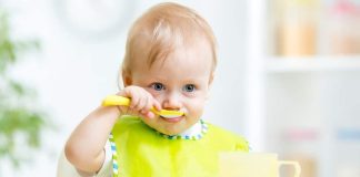 Bebek Eğitiminde Montessori Yaklaşımı Bebeklik dönemi, öğrenme kapasitesinin en yüksek olduğu gelişim evrelerinden biri olarak kabul ediliyor. Bu dönemde uygulanan eğitim yaklaşımları, çocuğun yalnızca akademik becerilerini değil, aynı zamanda sosyal, duygusal ve fiziksel gelişimini de etkiliyor. Son yıllarda ailelerin en fazla ilgi gösterdiği yöntemlerden biri olan Montessori yaklaşımı, bebeğin kendi hızında öğrenmesini destekleyen, bağımsızlığı teşvik eden ve keşfetmeye dayalı bir eğitim anlayışı sunuyor. Konulu bir haber görseli.