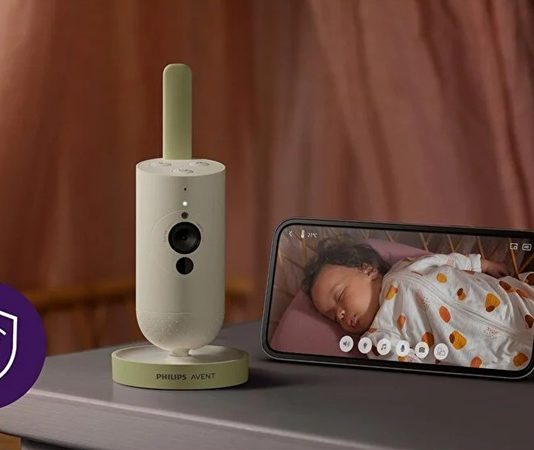 Bebek Güvenliğinde Akıllı Kamera Çözümleri Bebeklerin güvenliğini sağlamak, ebeveynlerin en önemli öncelikleri arasında yer alıyor. Teknolojinin hızla gelişmesiyle birlikte bu alanda sunulan çözümler de çeşitlenmeye devam ediyor. Özellikle akıllı kamera sistemleri, bebek odasının uzaktan takip edilmesini sağlayarak ailelere hem pratiklik hem de güven hissi sunuyor. Gelişmiş görüntü teknolojileri ve mobil uygulama entegrasyonları sayesinde ebeveynler, bebeklerinin durumunu günün her saatinde kontrol edebiliyor. Konulu bir haber görseli.