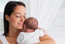 Bebek Güvenliğinde Biyometrik Teknolojilerin Kullanımı Teknolojinin hızla gelişmesiyle birlikte bebek bakımında kullanılan akıllı sistemler de her geçen gün daha gelişmiş özelliklerle donatılıyor. Özellikle biyometrik teknolojiler, bebeklerin güvenliğini artırmaya yönelik geliştirilen yeni nesil çözümler arasında dikkat çekiyor. Solunum takibi, kalp ritmi izleme, hareket analizi ve kişiye özel kimlik doğrulama gibi özellikler sunan bu sistemler, ebeveynlerin bebeklerini daha yakından takip edebilmesine yardımcı oluyor. Konulu bir haber görseli.
