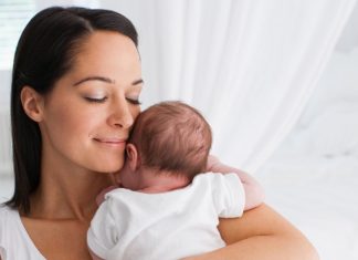 Bebek Güvenliğinde Biyometrik Teknolojilerin Kullanımı Teknolojinin hızla gelişmesiyle birlikte bebek bakımında kullanılan akıllı sistemler de her geçen gün daha gelişmiş özelliklerle donatılıyor. Özellikle biyometrik teknolojiler, bebeklerin güvenliğini artırmaya yönelik geliştirilen yeni nesil çözümler arasında dikkat çekiyor. Solunum takibi, kalp ritmi izleme, hareket analizi ve kişiye özel kimlik doğrulama gibi özellikler sunan bu sistemler, ebeveynlerin bebeklerini daha yakından takip edebilmesine yardımcı oluyor. Konulu bir haber görseli.