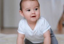 Bebeklerin cilt yapısı yetişkinlere göre çok daha hassas olduğu için kullanılan kıyafetlerin kumaş yapısı büyük önem taşıyor. Son yıllarda ebeveynlerin organik kumaş tercihine yönelmesi, hem sağlık hem de çevre bilincinin artmasıyla birlikte dikkat çeken bir gelişme olarak öne çıkıyor. Özellikle bebek kıyafetleri üretiminde kimyasal işlem görmemiş doğal liflerin kullanılması, bebeklerin cilt sağlığını korurken aynı zamanda uzun ömürlü ve güvenli ürünlerin yaygınlaşmasına katkı sağlıyor. Konulu bir haber görseli.