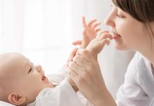Bebeklerin güvenli, sağlıklı ve konforlu bir ortamda büyümesi, ebeveynlerin en fazla önem verdiği konular arasında yer alıyor. Teknolojinin gelişmesiyle birlikte bebek odalarında kullanılan akıllı cihazlar da her geçen gün daha fazla yaygınlaşıyor. Özellikle çevresel koşulları sürekli takip edebilen akıllı sensör sistemleri, ebeveynlerin bebek odasını daha güvenli şekilde kontrol edebilmesine katkı sağlıyor. Sıcaklık, nem, hava kalitesi ve hareket gibi birçok veriyi anlık olarak analiz edebilen bu sistemler, modern bebek bakımının önemli yardımcıları arasında gösteriliyor. Konulu bir haber görseli.