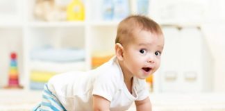Bebek Sindirim Sisteminde Probiyotiklerin Rolü Bebek sindirim sistemi, yaşamın ilk aylarından itibaren gelişimini sürdüren hassas yapılardan biridir. Bu dönemde sağlıklı bir sindirim sistemi, yalnızca besinlerin doğru şekilde değerlendirilmesini değil, aynı zamanda bağışıklık sisteminin desteklenmesini ve genel gelişimin sağlıklı ilerlemesini de etkileyebilmektedir. Son yıllarda yapılan bilimsel çalışmalar, probiyotikler ve bağırsak mikrobiyotası arasındaki ilişkinin bebek gelişiminde önemli bir yere sahip olduğunu ortaya koymaktadır. Konulu bir haber görseli.