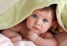 Bebek Taşıma Ürünlerinde Ergonomi Bebeklerin güvenli ve konforlu şekilde taşınmasını sağlayan ürünler, ebeveynlerin günlük yaşamını kolaylaştıran en önemli yardımcılar arasında yer alıyor. Özellikle ilk aylardan itibaren kullanılan bebek taşıma ürünleri, hem bebeğin fiziksel gelişimini desteklemesi hem de ebeveynlerin hareket özgürlüğünü artırması açısından büyük önem taşıyor. Son yıllarda gelişen üretim teknolojileri sayesinde ergonomik tasarımlar ön plana çıkarken, uzmanlar doğru ürün seçiminin yalnızca konfor değil sağlık açısından da belirleyici olduğunu ifade ediyor. Konulu bir haber görseli.