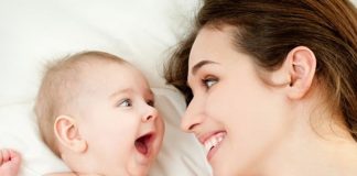 Bebek Teknolojisinde Akıllı Ateş Ölçerler Bebeklerin sağlık durumunun yakından takip edilmesi, özellikle ilk yıllarda ebeveynlerin en büyük öncelikleri arasında yer alıyor. Teknolojinin gelişmesiyle birlikte sağlık takibini kolaylaştıran ürünler de her geçen gün daha gelişmiş özelliklerle kullanıcıların karşısına çıkıyor. Bu yeniliklerin başında gelen akıllı ateş ölçerler, hızlı ölçüm yapabilen, mobil uygulamalarla senkronize çalışabilen ve ölçüm sonuçlarını dijital ortamda saklayabilen yapılarıyla dikkat çekiyor. Geleneksel ateş ölçerlere göre daha fazla veri sunan bu cihazlar, ebeveynlerin bebeklerinin sağlık durumunu düzenli şekilde takip edebilmesine katkı sağlıyor. Konulu bir haber görseli.