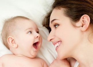 Bebeklerin sağlık durumunun yakından takip edilmesi, özellikle ilk yıllarda ebeveynlerin en büyük öncelikleri arasında yer alıyor. Teknolojinin gelişmesiyle birlikte sağlık takibini kolaylaştıran ürünler de her geçen gün daha gelişmiş özelliklerle kullanıcıların karşısına çıkıyor. Bu yeniliklerin başında gelen akıllı ateş ölçerler, hızlı ölçüm yapabilen, mobil uygulamalarla senkronize çalışabilen ve ölçüm sonuçlarını dijital ortamda saklayabilen yapılarıyla dikkat çekiyor. Geleneksel ateş ölçerlere göre daha fazla veri sunan bu cihazlar, ebeveynlerin bebeklerinin sağlık durumunu düzenli şekilde takip edebilmesine katkı sağlıyor. Konulu bir haber görseli.