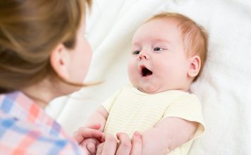Bebek Teknolojisinde Akıllı Monitör Sistemleri Bebek bakımında teknolojinin sunduğu yenilikler her geçen yıl daha fazla ilgi görüyor. Özellikle ebeveynlerin bebeklerini uzaktan takip edebilmesine olanak tanıyan akıllı monitör sistemleri, hem güvenliği artıran hem de günlük bakım sürecini kolaylaştıran çözümler arasında yer alıyor. Gelişmiş kamera teknolojileri, mobil uygulama desteği ve çeşitli sensörlerle donatılan bu ürünler, modern ailelerin ihtiyaçlarına yönelik farklı özellikler sunuyor. Konulu bir haber görseli.