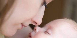 Teknolojinin hayatın her alanında etkisini artırmasıyla birlikte bebek bakımında kullanılan ürünler de büyük bir dönüşüm geçiriyor. Geleneksel bakım yöntemlerini destekleyen yeni nesil cihazlar, ebeveynlere daha güvenli, pratik ve kontrollü bir deneyim sunmayı amaçlıyor. Özellikle bebek teknolojisi alanında geliştirilen akıllı çözümler; sağlık takibi, güvenlik, uyku düzeni ve günlük bakım süreçlerinde önemli yenilikleri beraberinde getiriyor. Konulu bir haber görseli.