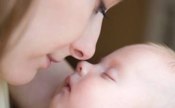 Teknolojinin hayatın her alanında etkisini artırmasıyla birlikte bebek bakımında kullanılan ürünler de büyük bir dönüşüm geçiriyor. Geleneksel bakım yöntemlerini destekleyen yeni nesil cihazlar, ebeveynlere daha güvenli, pratik ve kontrollü bir deneyim sunmayı amaçlıyor. Özellikle bebek teknolojisi alanında geliştirilen akıllı çözümler; sağlık takibi, güvenlik, uyku düzeni ve günlük bakım süreçlerinde önemli yenilikleri beraberinde getiriyor. Konulu bir haber görseli.
