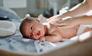 Bebek Ürünlerinde Tüketici Tercihleri Bebek ürünleri sektörü, son yıllarda değişen tüketici alışkanlıkları ve teknolojik gelişmeler doğrultusunda önemli bir dönüşüm yaşamaya devam ediyor. Anne ve babalar artık yalnızca fiyat odaklı alışveriş yapmak yerine kalite, güvenlik, dayanıklılık ve kullanım kolaylığını birlikte değerlendiren bilinçli tercihlerde bulunuyor. Özellikle bebek ürünleri, tüketici tercihleri ve ürün güvenliği gibi konular satın alma sürecinde belirleyici kriterler arasında yer alıyor. Sektörde faaliyet gösteren üreticiler de bu değişime uyum sağlayarak daha yenilikçi ve kullanıcı dostu ürünler geliştirmeye odaklanıyor. Konulu bir haber görseli.